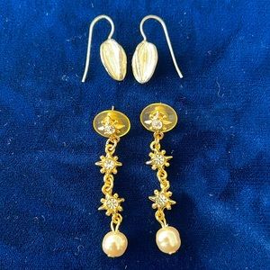 2 pairs of dangle earrings
